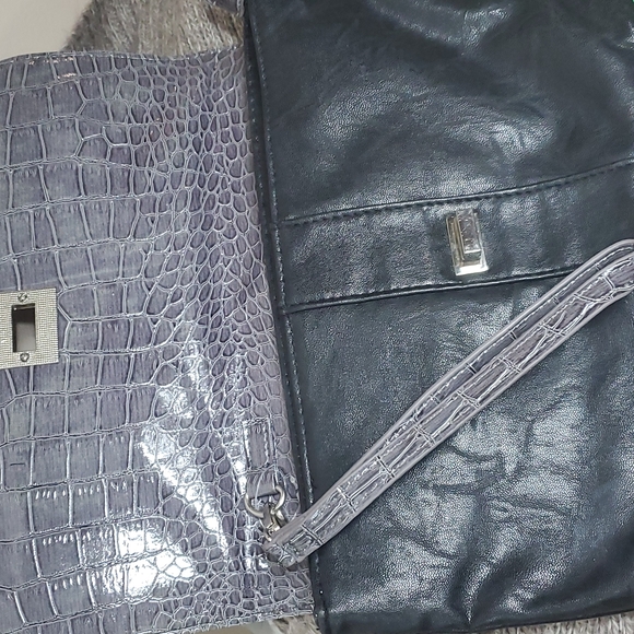 Faux Leather and Faux Snake Skin Laura Clutch style Bag with Wrist Strap - Picture 5 of 9